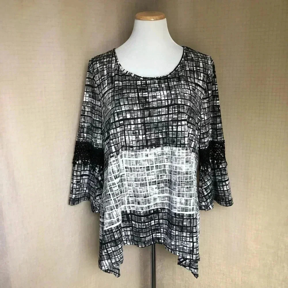 Robert Louis Tunic Women L Black White Grid Crochet Lace Bell Sleeve Sharkbite